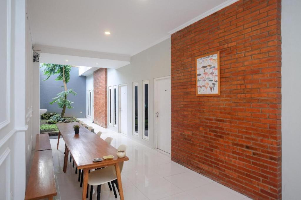 Urbanview Stay @H Jakal By Reddoorz Yogyakarta Kültér fotó