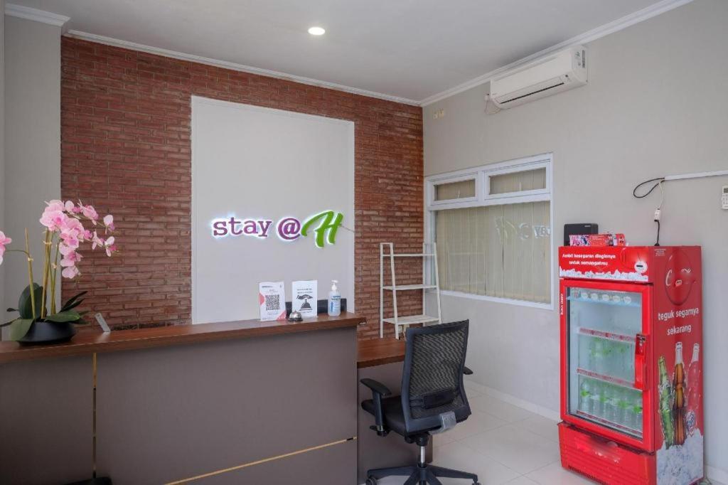 Urbanview Stay @H Jakal By Reddoorz Yogyakarta Kültér fotó