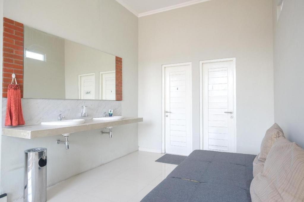 Urbanview Stay @H Jakal By Reddoorz Yogyakarta Kültér fotó