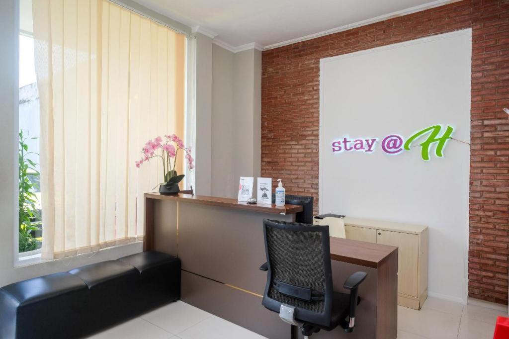 Urbanview Stay @H Jakal By Reddoorz Yogyakarta Kültér fotó