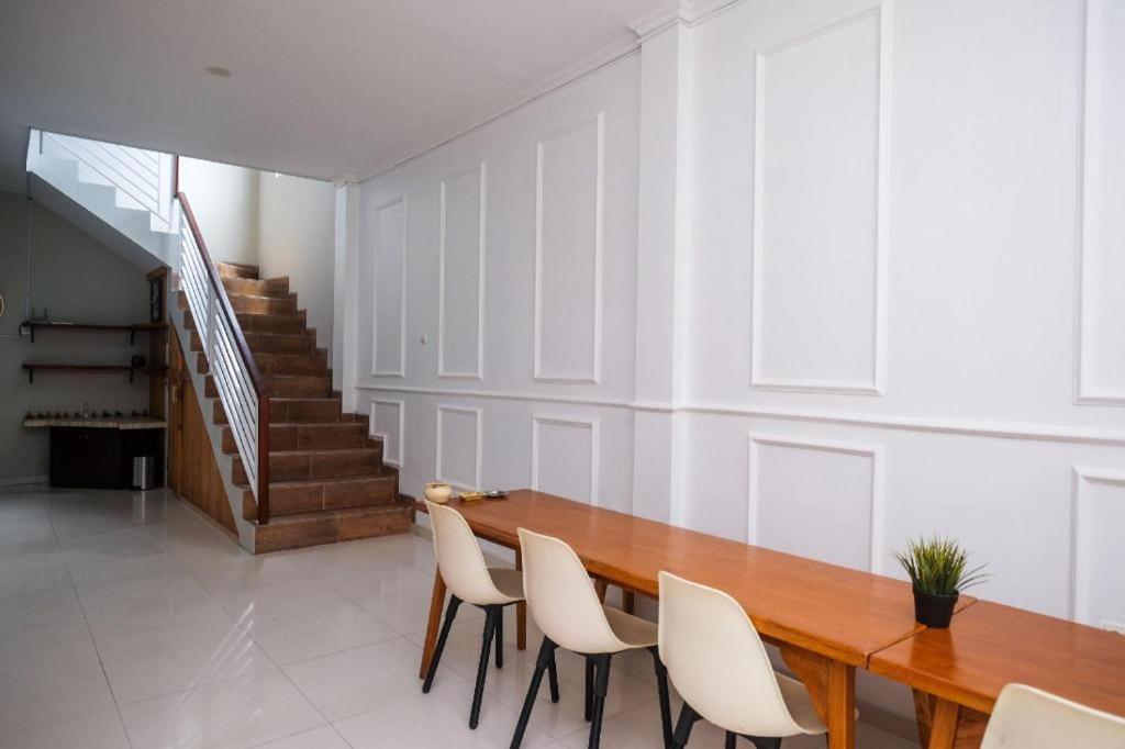 Urbanview Stay @H Jakal By Reddoorz Yogyakarta Kültér fotó